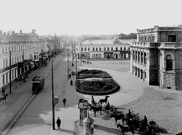 Театральная площадь 