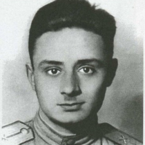 Апрель 1944, за месяц до ранения, Эдуарду Асадову 20 лет