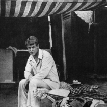 Сергей Есенин на пляже в Италии, 1922г.