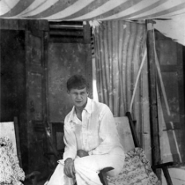 Сергей Есенин на пляже в Италии, 1922г.