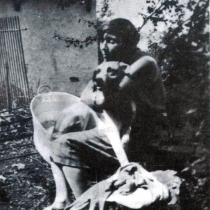 Марина Цветаева с собакой, 1930г.